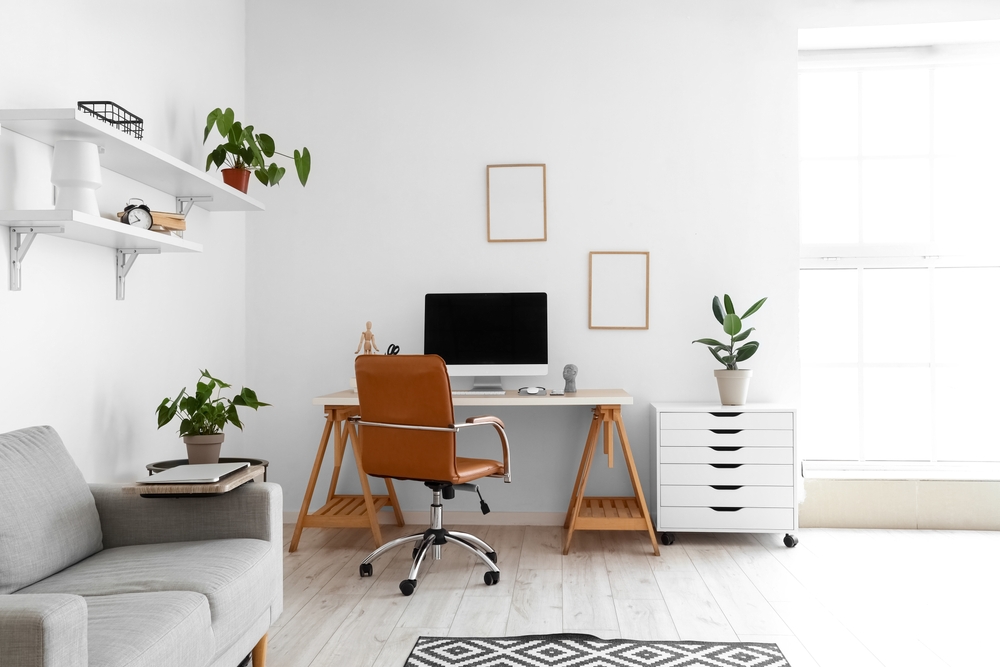 Light,Interior,Of,Room,With,Comfortable,Workplace,And,Modern,Computer