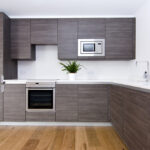 Contemporary,Modern,Fully,Fitted,Kitchen,In,Brown,With,Top,Spec