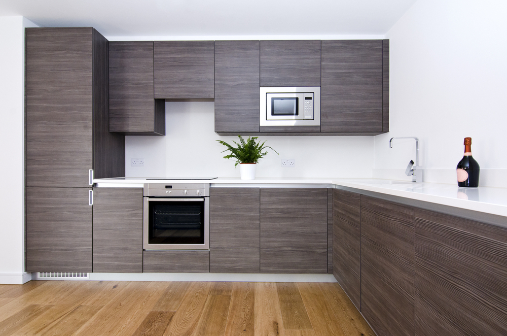 Contemporary,Modern,Fully,Fitted,Kitchen,In,Brown,With,Top,Spec